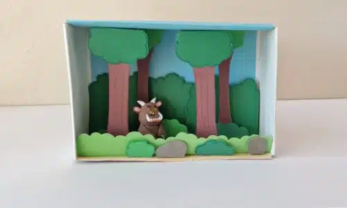 The Gruffalo diorama - step 12